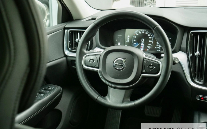 Volvo V60 cena 114900 przebieg: 121660, rok produkcji 2019 z Pilawa małe 596